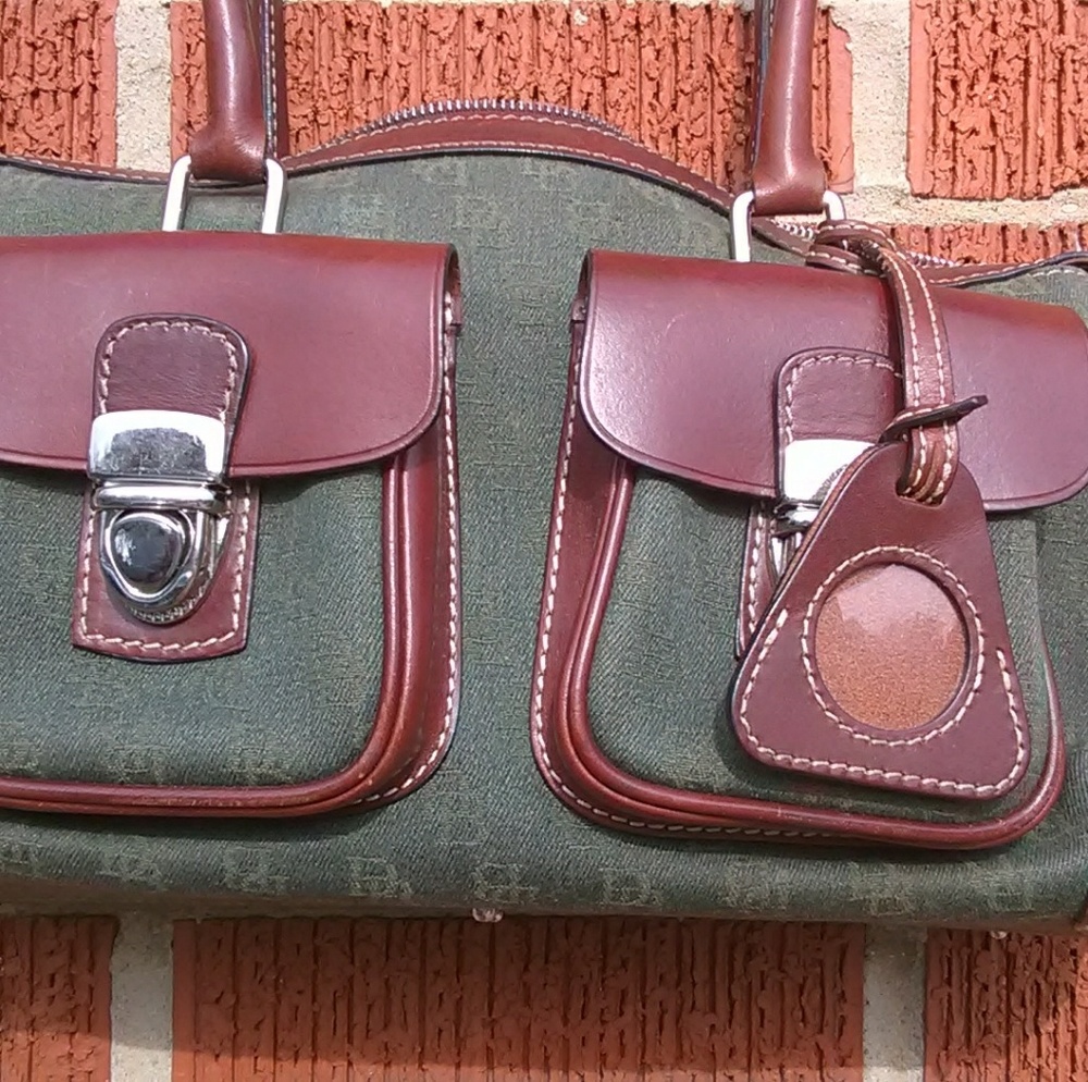 Authentic Dooney & Bourke vintage stachel